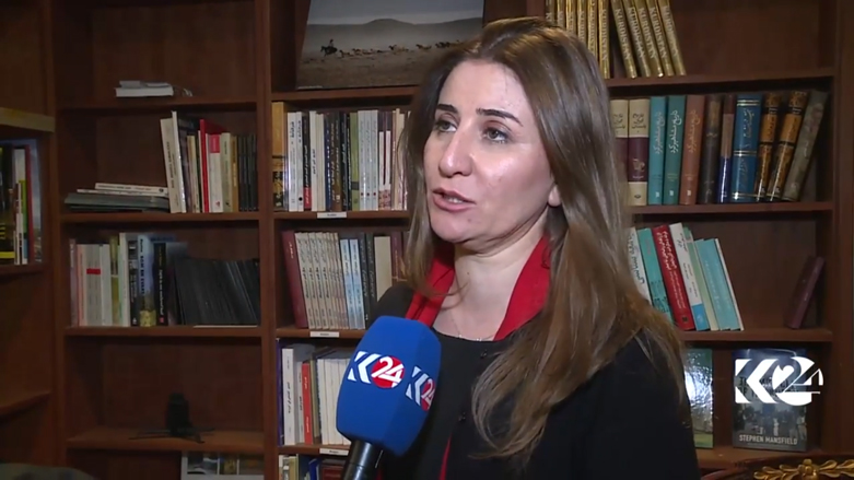فيان دخيل بعد تسلمها لـ "لانتوس" تطالب الامريكيين بمزيد من الدعم